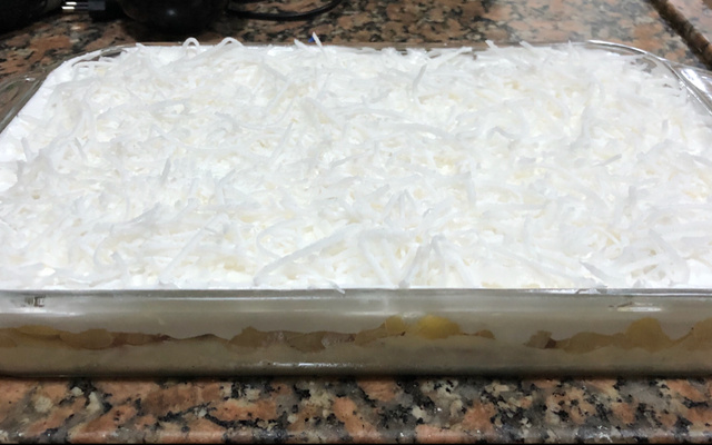 Pavê de abacaxi com marshmallow e coco fresco