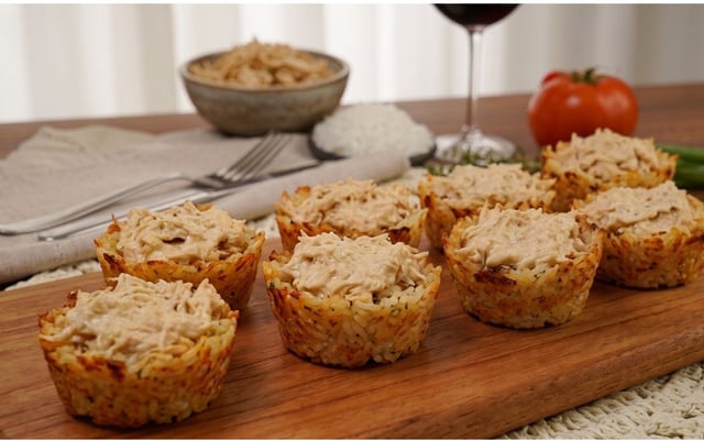Cestinha de arroz dormido na airfryer com recheio de frango