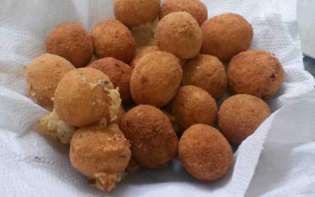 Bolinho de queijo frito