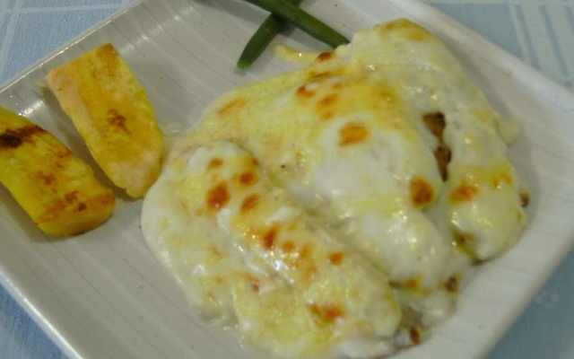 Filé tilápia com molho branco e limão