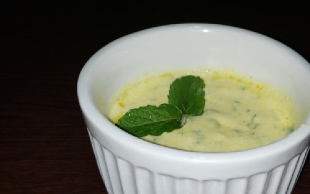 Molho de iogurte com mostarda para acompanhar pescados