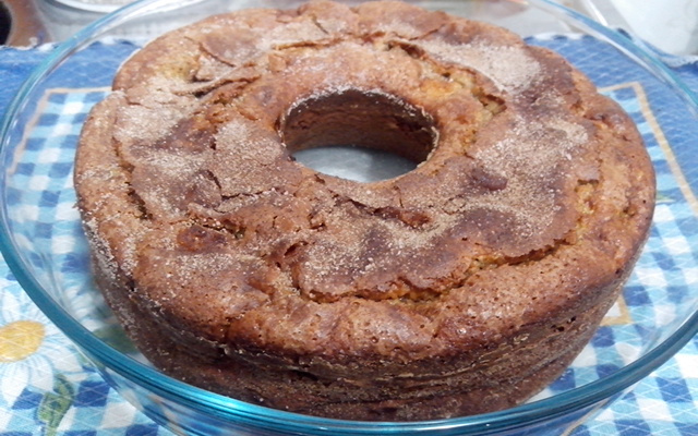 Bolo de maçã com granola