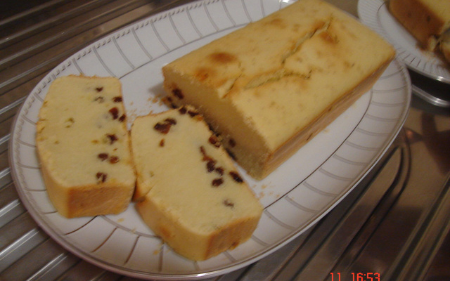 Bolo comum com passas