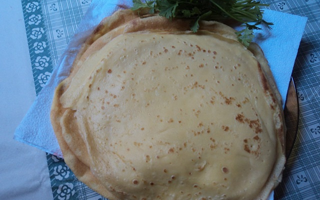 Massa básica de panqueca com queijo parmesão