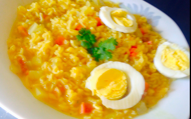 Macarrão instantâneo com legumes