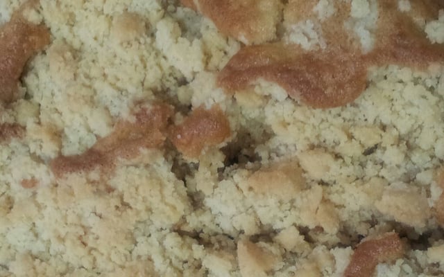 Cuca de banana com farofa