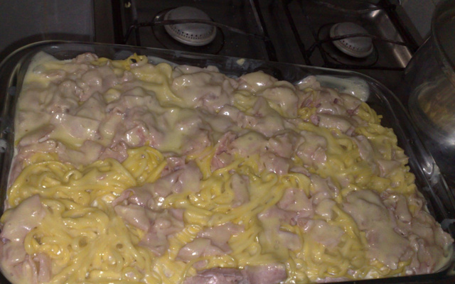 Macarrão com queijo e presunto