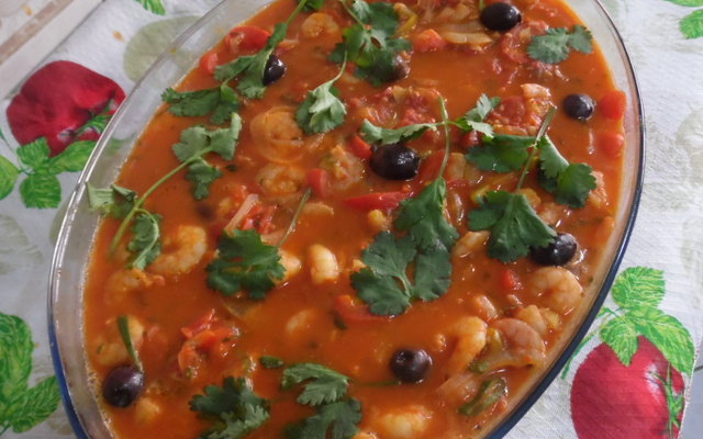 Cação trampé dans la sauce de crevettes (Cação ao molho de camarão)