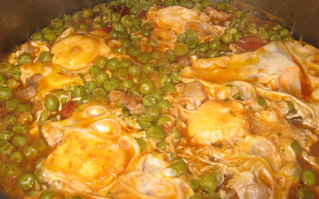 Ervilhas ao molho com ovos