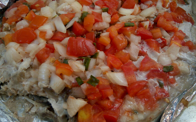 Tilápia com vinagrete na churrasqueira