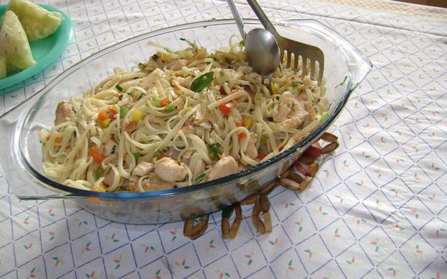 Macarrão alho e óleo com frango