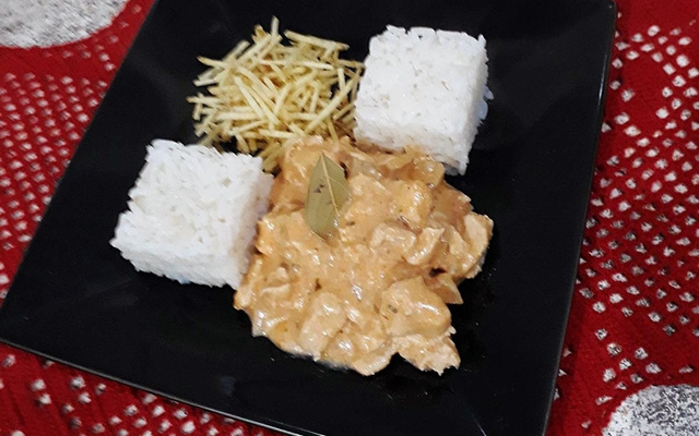 Strogonoff de frango fácil