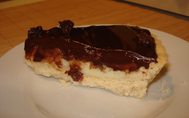 Torta de passas ao rum e ganache