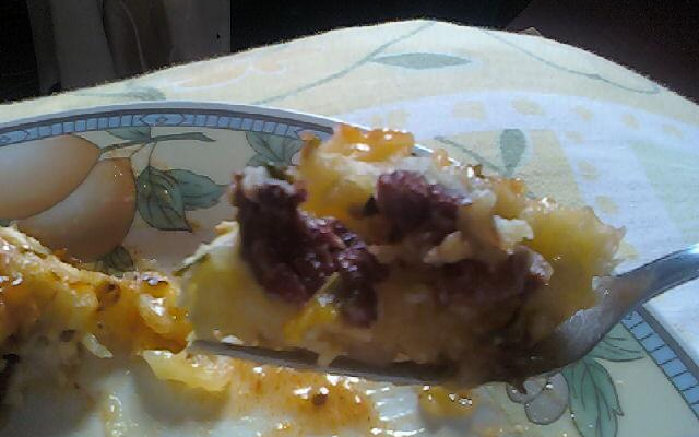 Nhocão de mandioca com carne seca