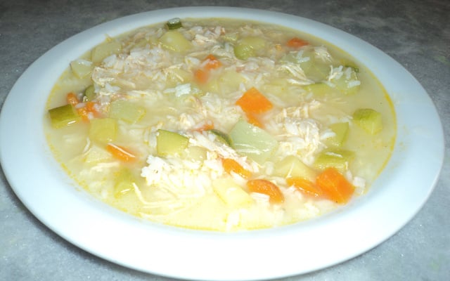 Canja de frango e legumes