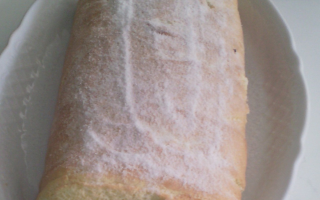 Rocambole de coco e brigadeiro branco