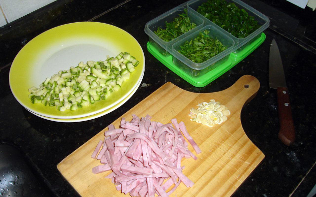 Penne ao molho branco de presunto e abobrinha Italiana