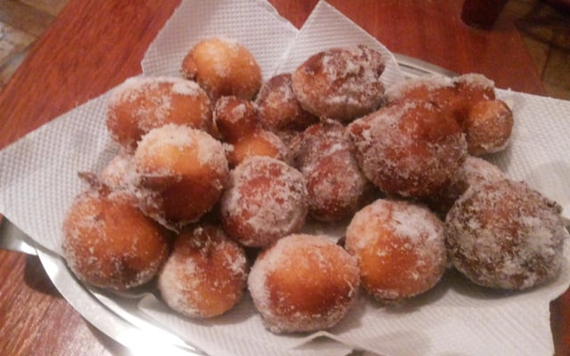 Bolinho frito de leite condensado