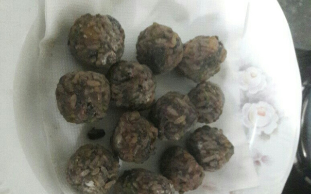 Almôndega de arroz e feijão