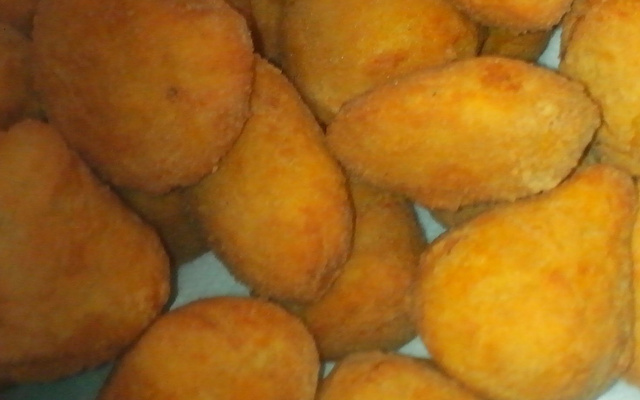 Salgadinho de carne e salsicha