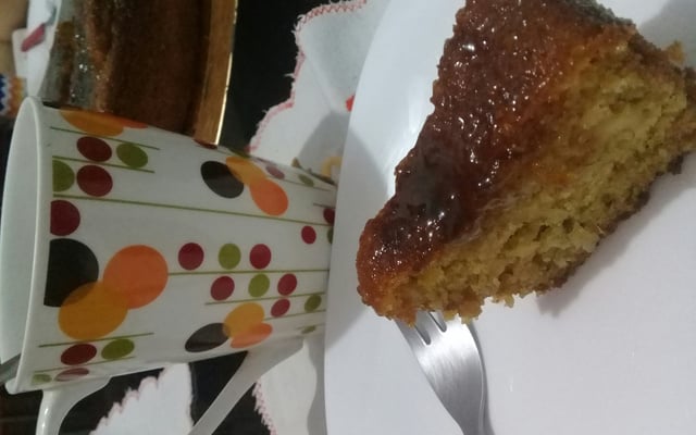 Bolo de laranja sem glúten e sem lácteos com calda de laranja e limão  