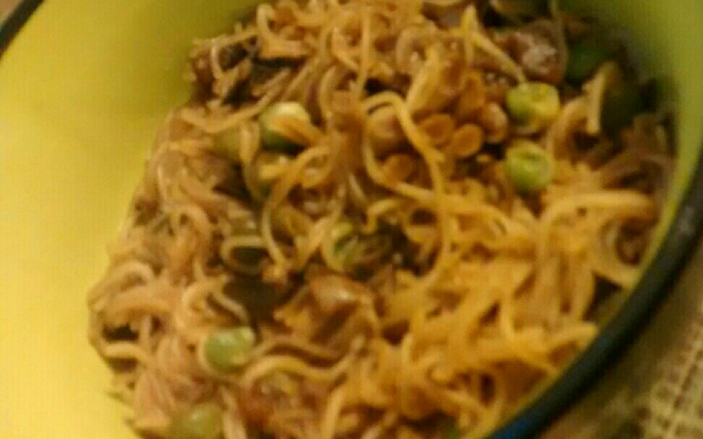 Bifum com shimeji, beringela e brócolis