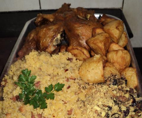 Frango à moda caipira ,com batatas e arroz