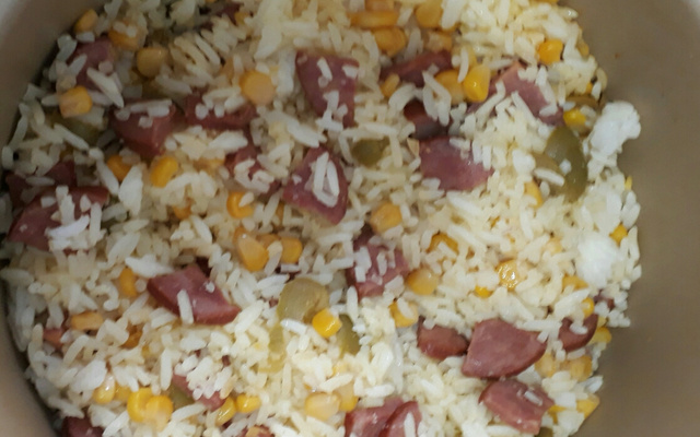 Arroz com milho e linguiça calabresa