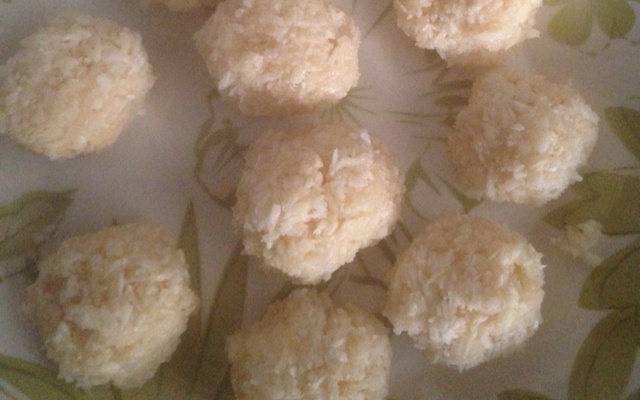 Brigadeiro fit de coco de micro-ondas