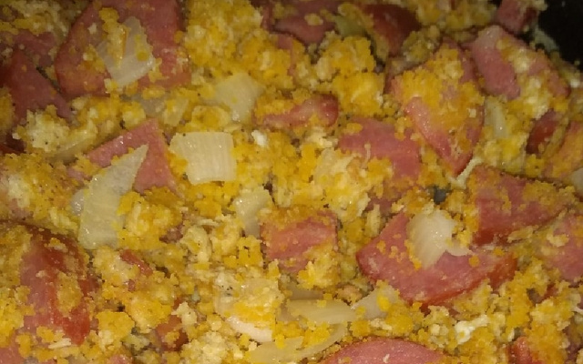 Mexido de ovos com farofa