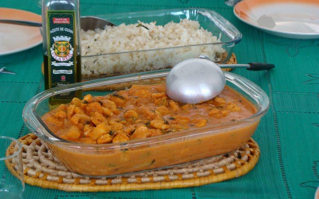 Camarão light com abacaxi e majericão