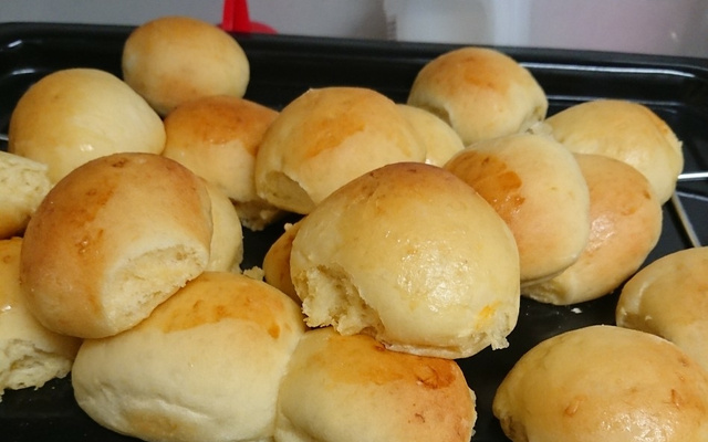 Pão de batata recheado com mortadela