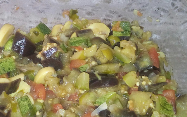 Antepasto de berinjela ao forno de microondas