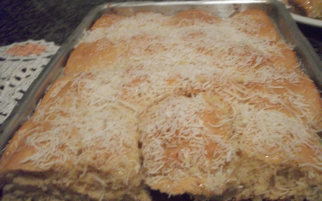 Pão doce pingado com colher