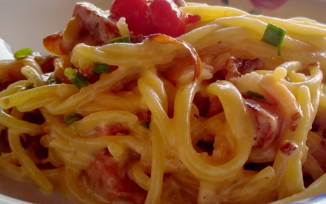 Macarrão ao molho branco com bacon