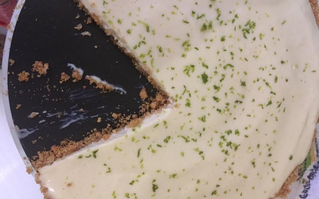 Torta de limão feita de biscoito maisena