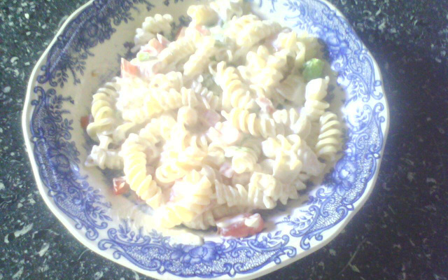 Macarrão com queijo e presunto