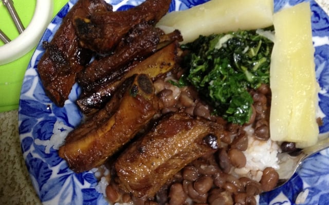 Costela com mandioca