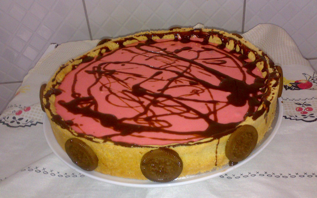 Torta de morango com cobertura de chocolate