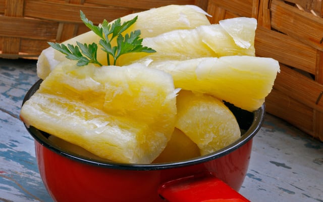 Mandioca na manteiga