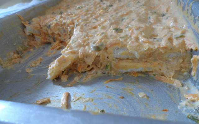 Torta de pão de forma cremosa com atum