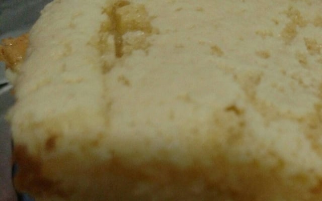 Bolo de fubá cremoso com leite condensado