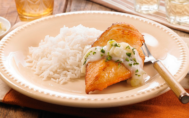 Frango ao molho de salsão e erva-doce