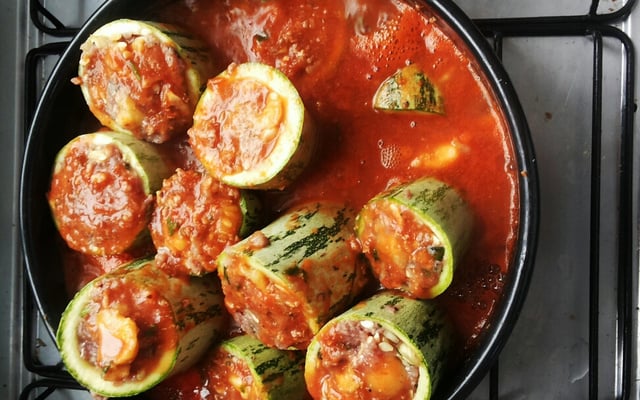 Abobrinha recheada com carne moída