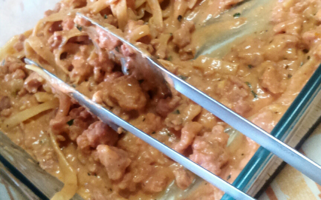 Macarrão com linguicinha e creme de leite