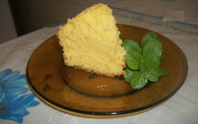 Bolo de fubá simples