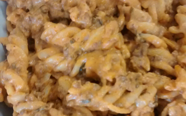 Macarrão de panela de presão com carne moída