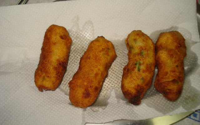 Bolinho de batatas com linguiça