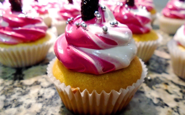 Mini cupcake de amora com recheio