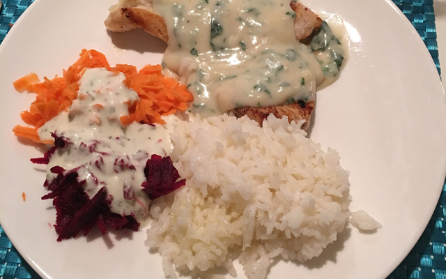 Peito de frango com molho de espinafre